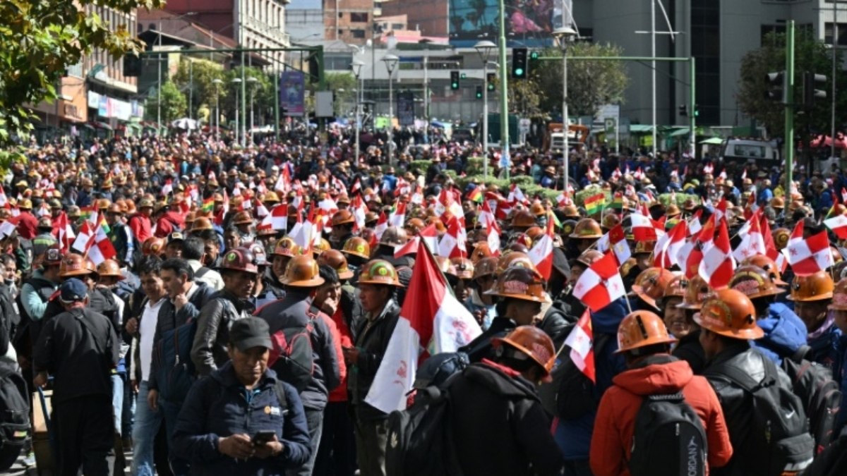 mineradores-bloqueiam-la-paz-contra-falta-de-combustivel