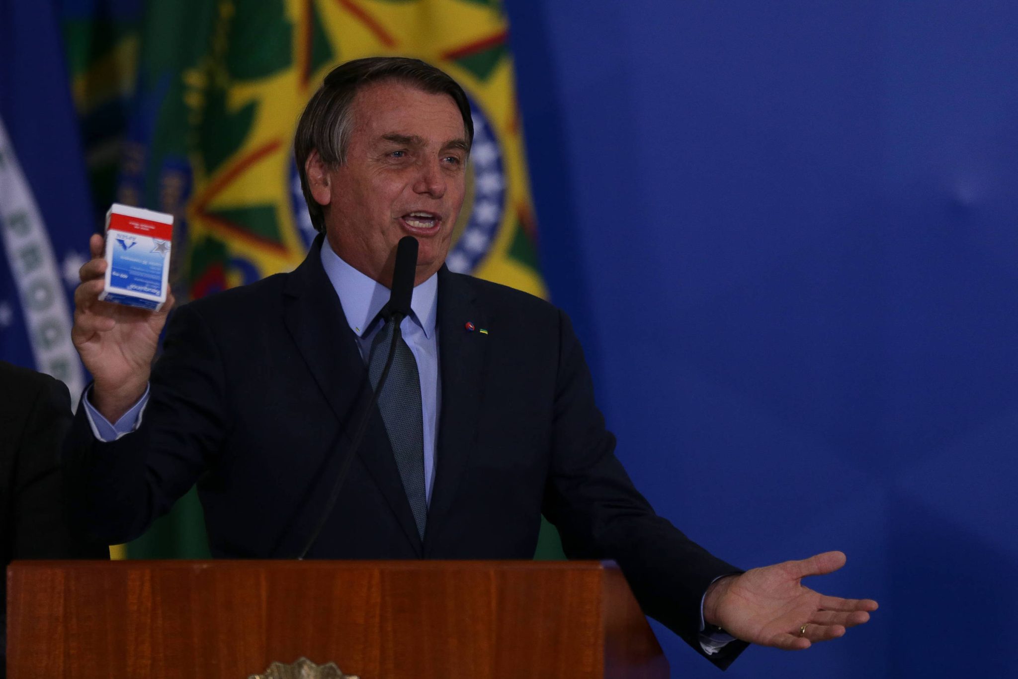 livro-da-abin-expoe-pressao-do-governo-bolsonaro-para-minimizar-covid-e-defender-cloroquina