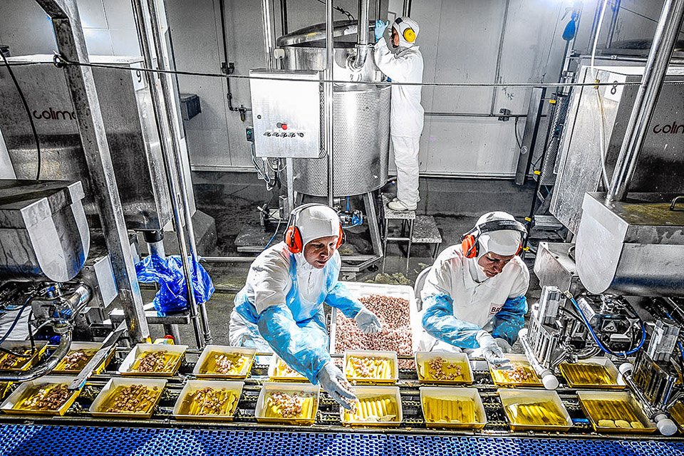 giro-do-dia:-marfrig-faz-oferta-por-brf,-bb-decepciona-e-buffett-zera-posicao-no-nubank