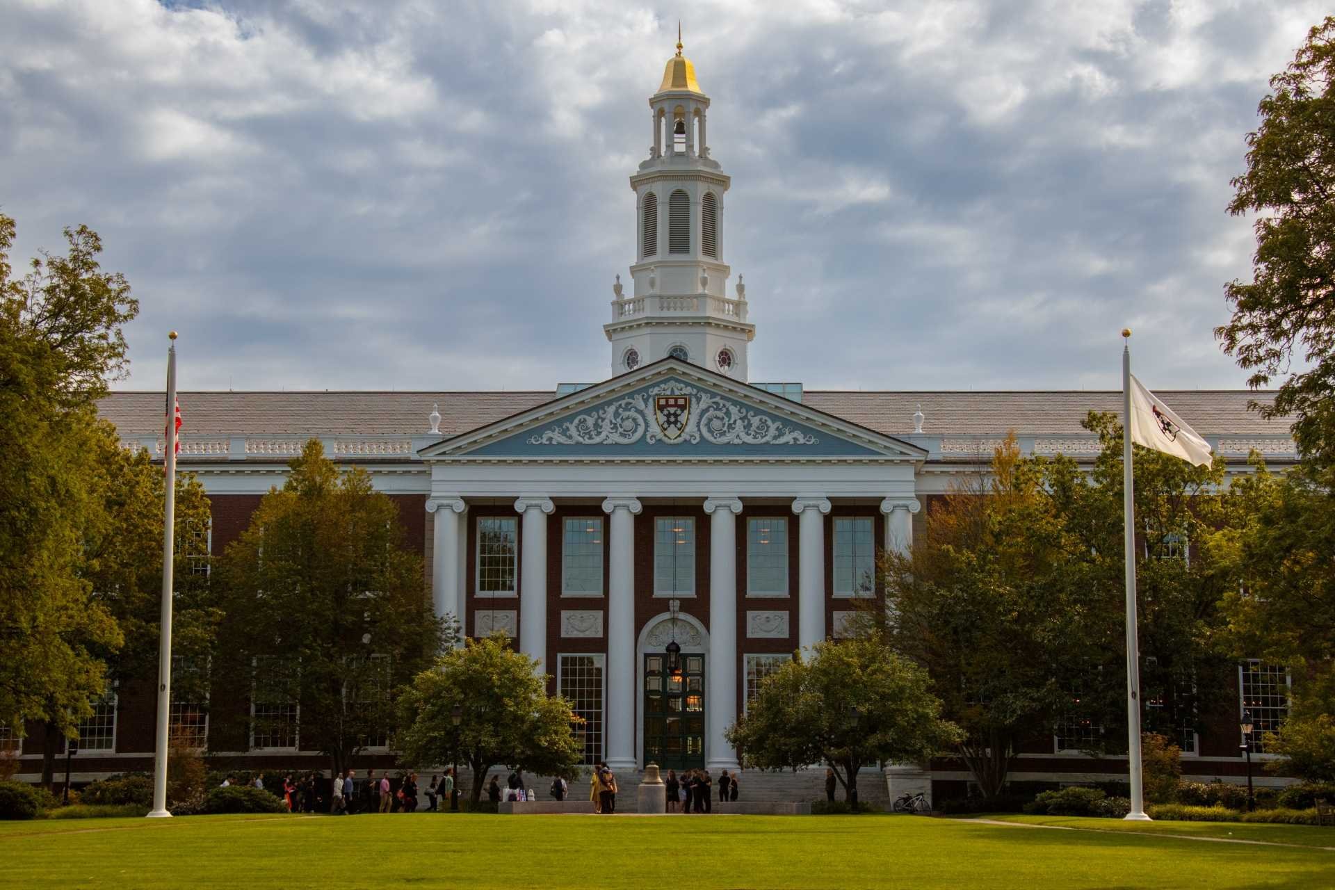 trump-proibe-harvard-de-receber-estudantes-estrangeiros,-diz-jornal