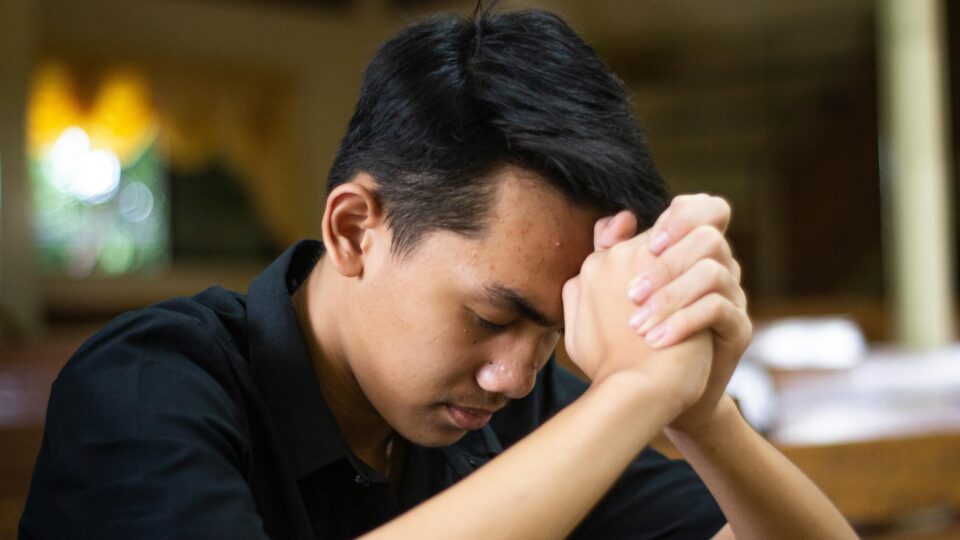 o-que-explica-o-surpreendente-aumento-da-religiosidade-entre-os-jovens
