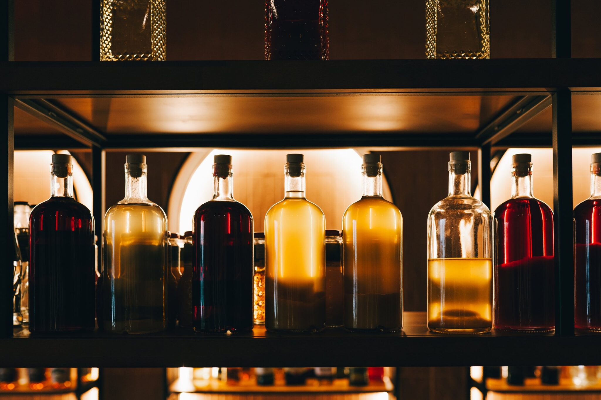 surto-de-metanol:-brecha-na-lei-de-reciclagem-facilita-adulteracao-de-bebidas,-diz-abrabe