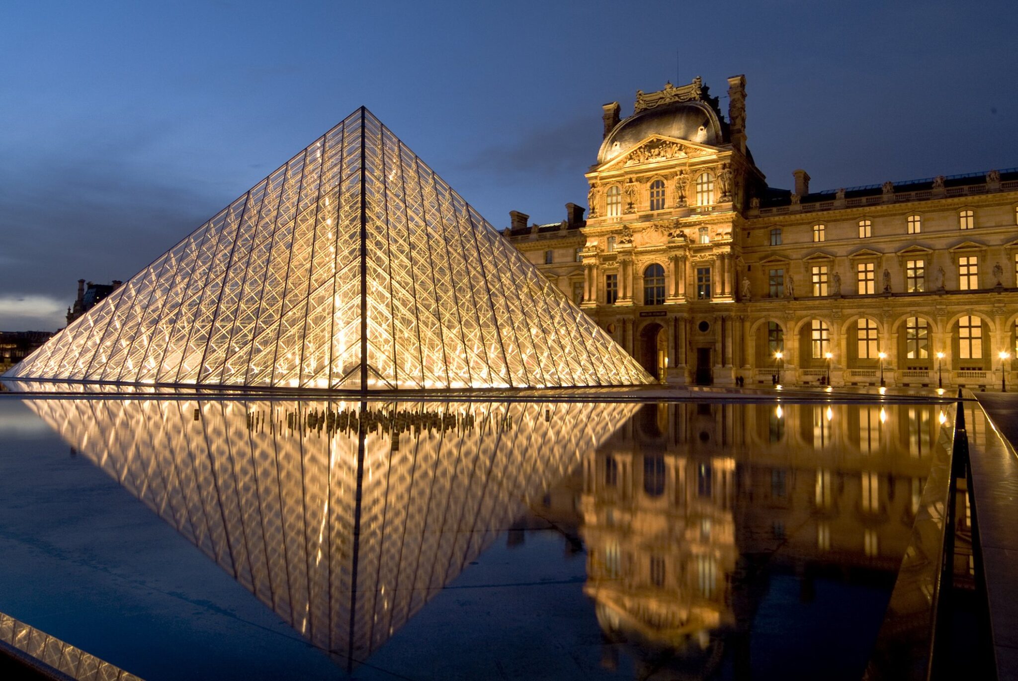 joias-do-louvre:-mais-dois-suspeitos-sao-acusados-de-roubo-milionario-em-paris