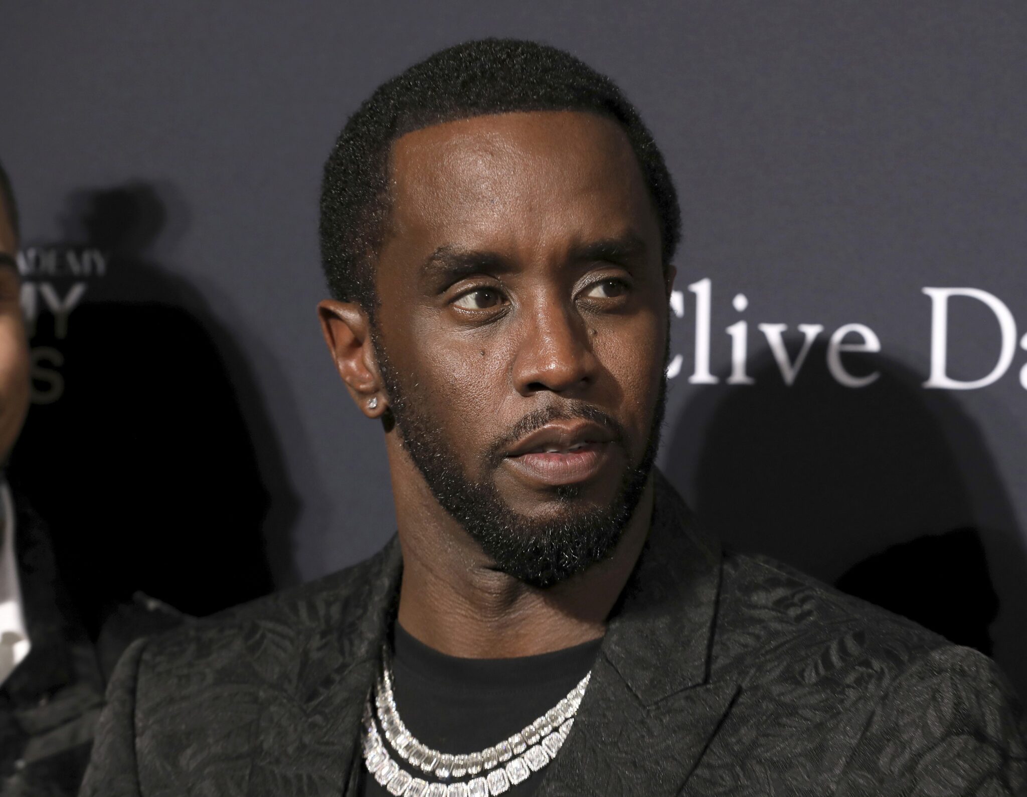 diddy-tenta-soltura-imediata-da-prisao,-e-defesa-do-rapper-fala-em-‘punicao-excessiva’