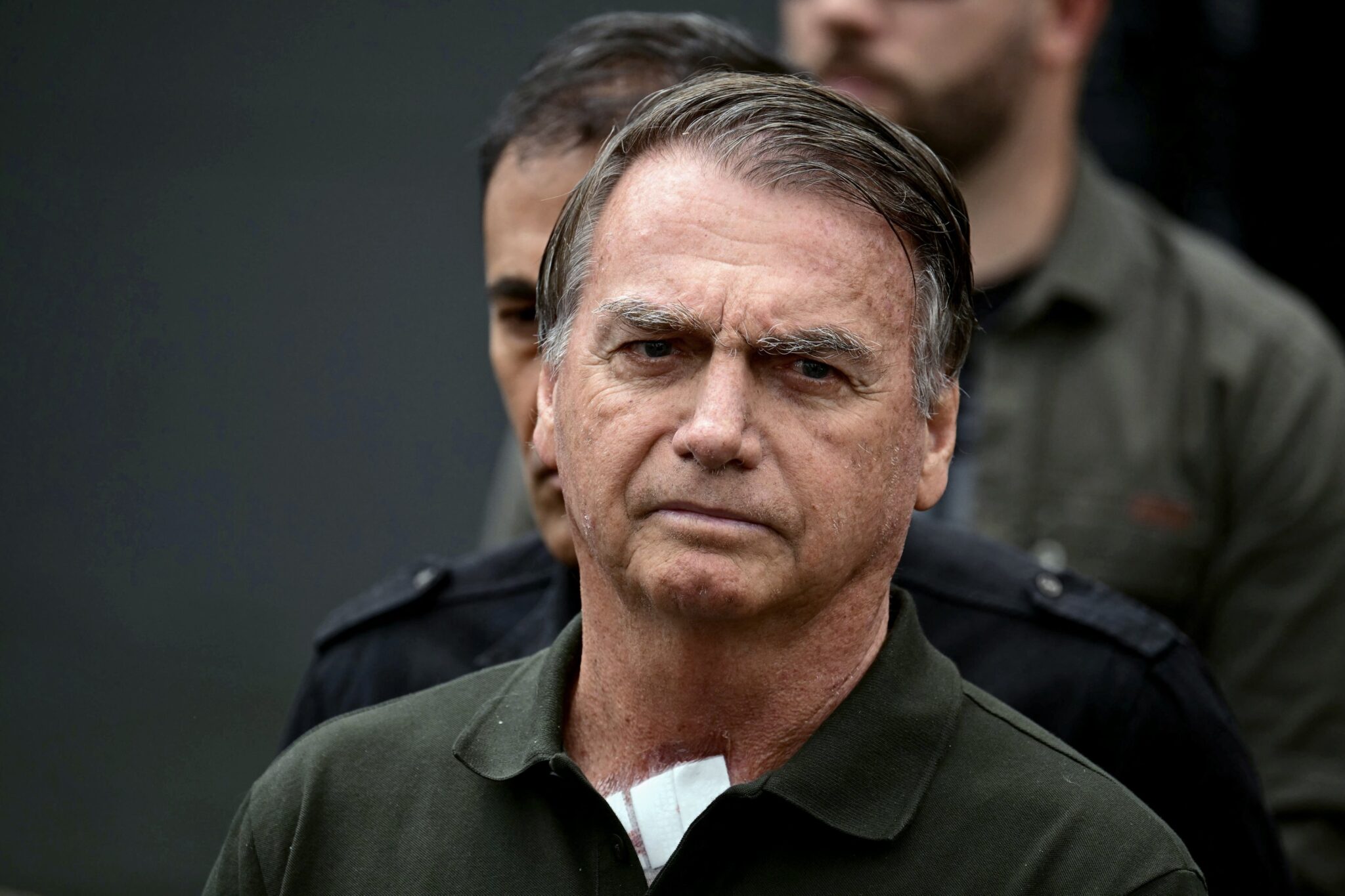jair-bolsonaro-passou-mal-e-esta-sendo-monitorado,-diz-carlos-bolsonaro