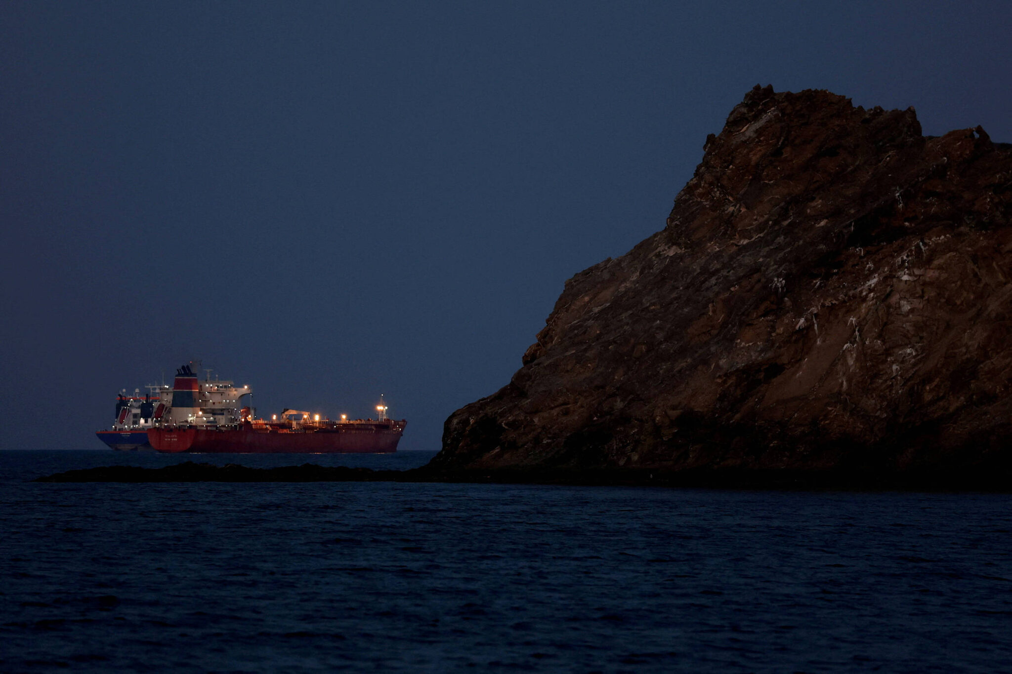 petroleo-volta-a-subir-com-incertezas-sobre-trafego-no-estreito-de-hormuz