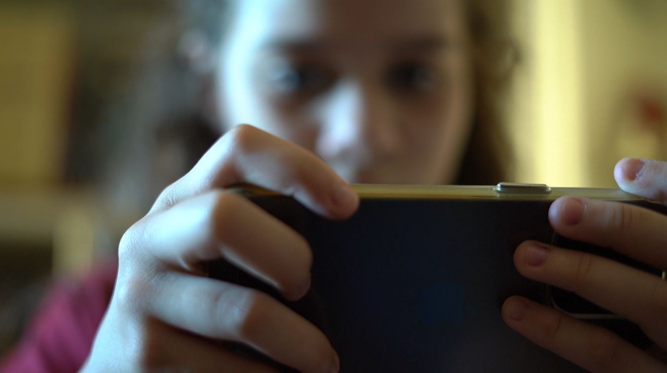 suecia-pede-que-pais-nao-usem-o-celular-ao-lado-dos-filhos
