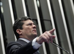 sergio-moro-associa-prisao-de-collor-a-lula-e-ao-pt-e-fala-em-‘vitoria-da-lei-e-da-justica’