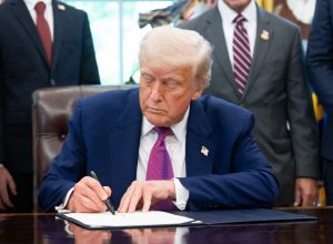 acordo-entre-trump-e-xi-reduz-risco-de-desvio-de-produtos-chineses-para-o-brasil,-avalia-secretaria