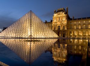 joias-do-louvre:-mais-dois-suspeitos-sao-acusados-de-roubo-milionario-em-paris