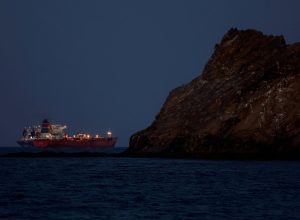 petroleo-volta-a-subir-com-incertezas-sobre-trafego-no-estreito-de-hormuz