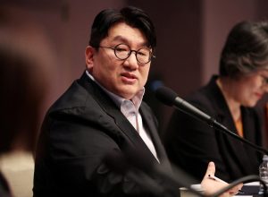 policia-pede-prisao-do-fundador-de-agencia-do-bts-na-coreia-do-sul-por-lucro-ilegal-de-r$-730-milhoes