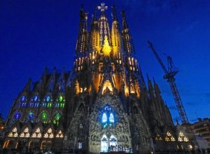 basilica-da-sagrada-familia:-a-historia-de-um-milagre-da-arquitetura