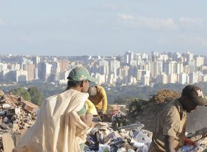 cada-brasileiro-descarta,-por-ano,-382-kg-de-lixo-no-meio-ambiente