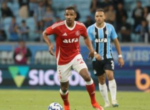 gremio-e-internacional-empatam-em-jogo-tenso-e-com-polemica